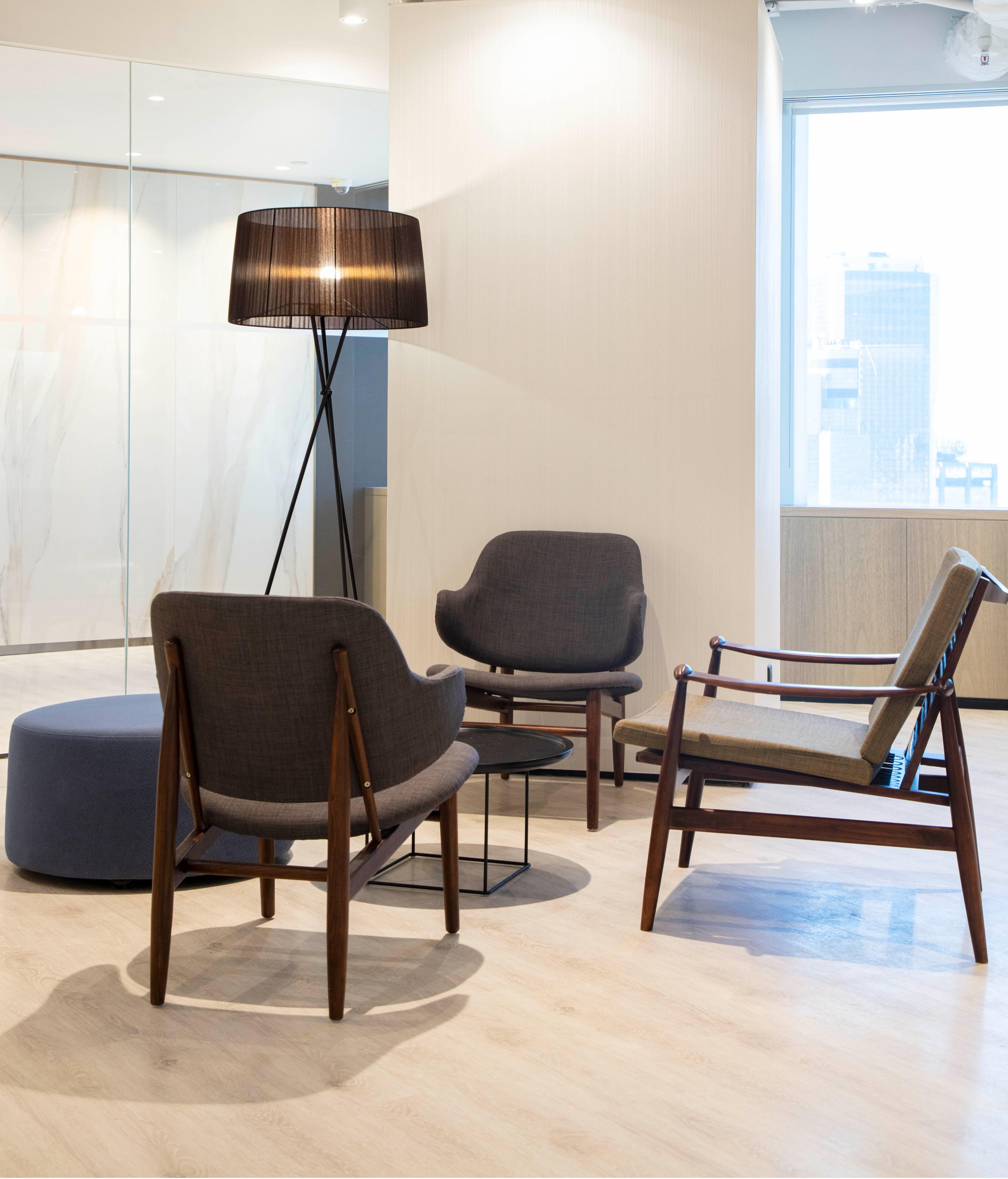 Elegant Seating Area with Modern Furniture